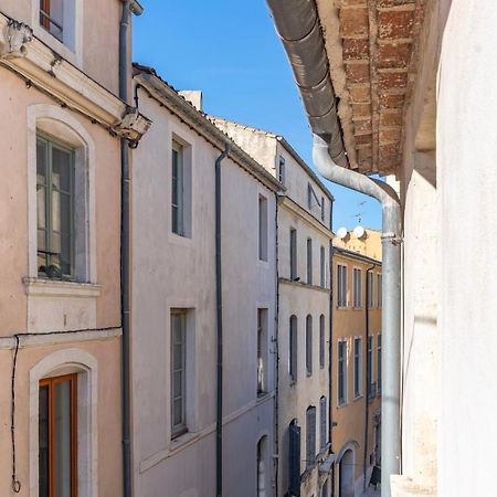 Au Coeur De L'Effervescence Terracotta - Une Nuit A Nîmes Eksteriør billede