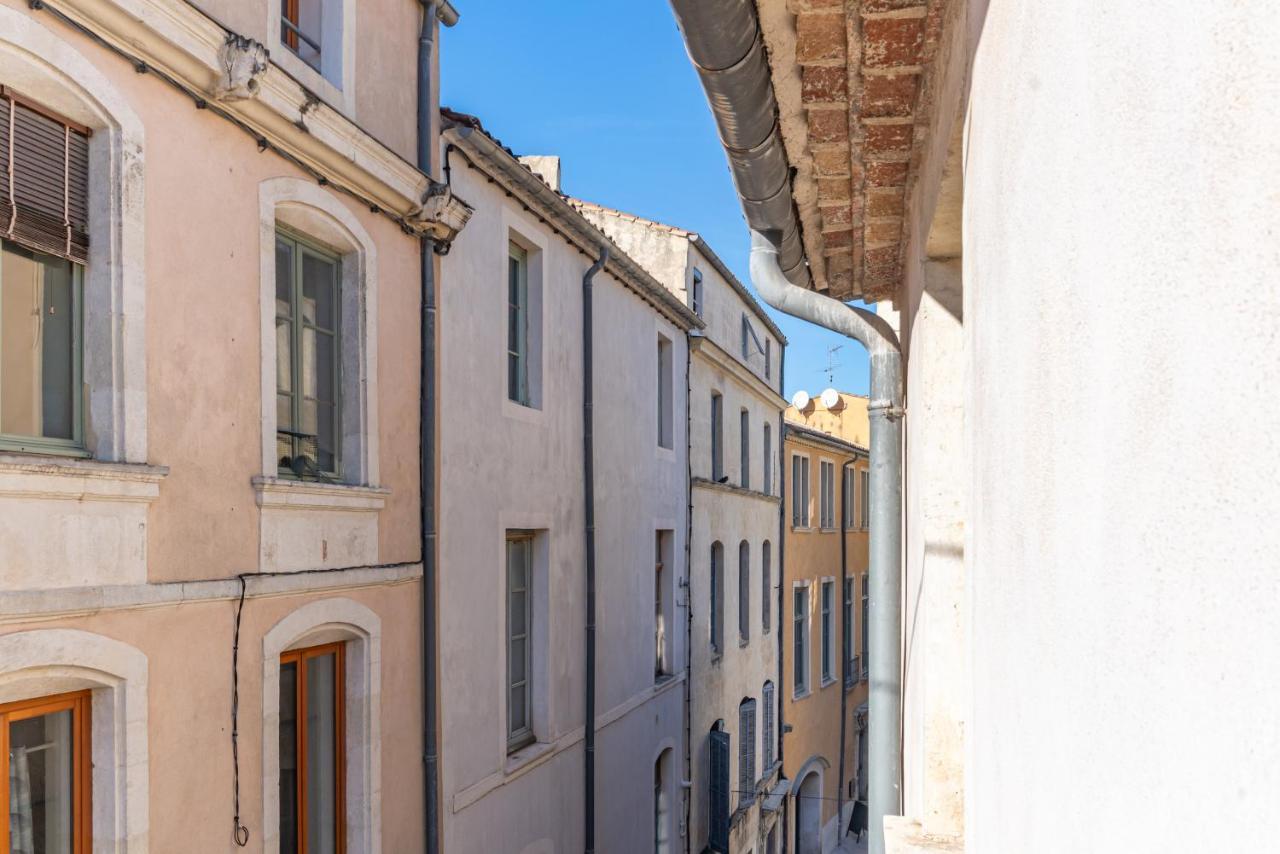 Au Coeur De L'Effervescence Terracotta - Une Nuit A Nîmes Eksteriør billede